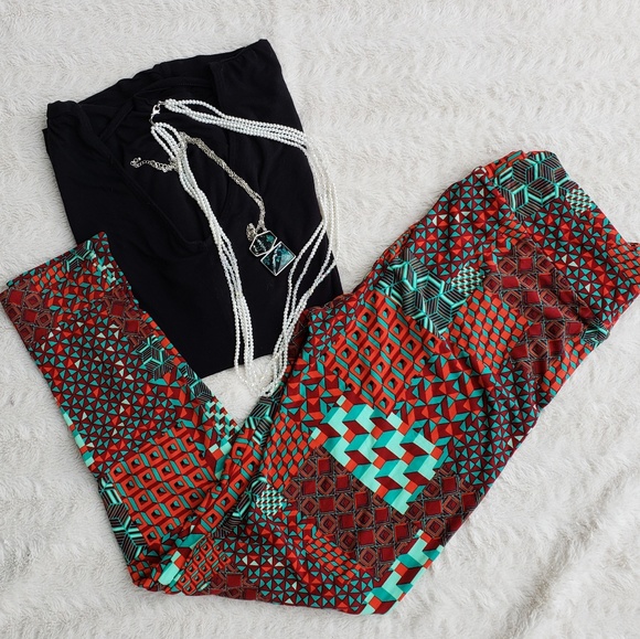 LuLaRoe Pants - 🆕️LuLaroe Tall & Curvy (size 12-18) Leggings NWOT